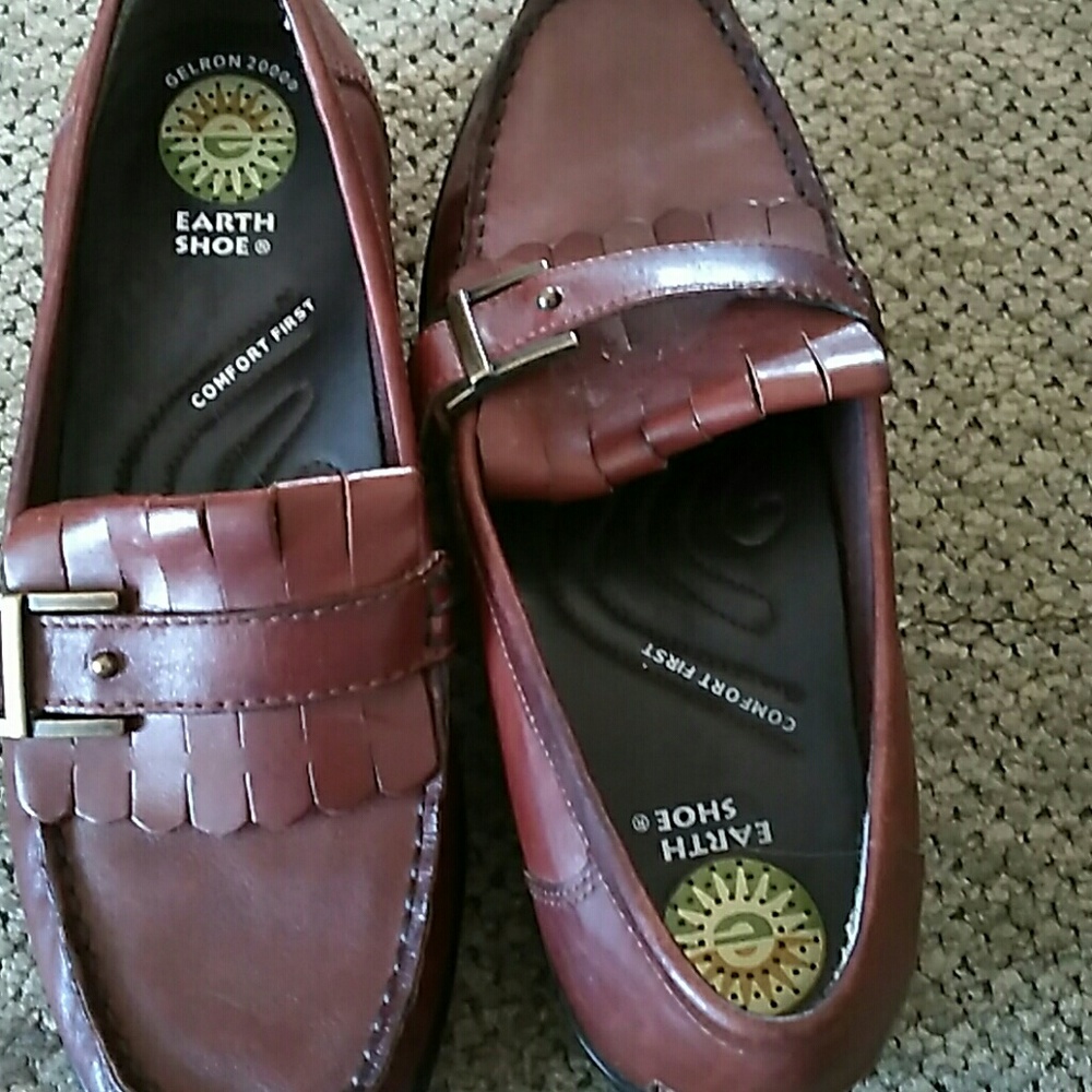 Shoes.    New never worn